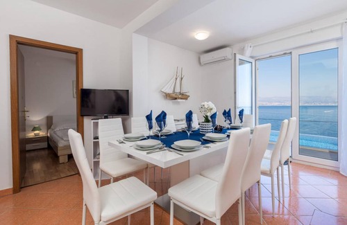Medveja House | Spacious 5-Bedroom House with Private Pool for 10 Guests