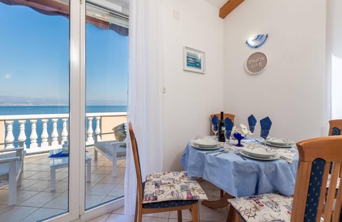 Medveja House | Spacious 5-Bedroom House with Private Pool for 10 Guests