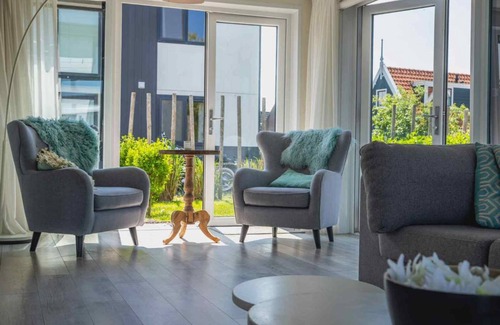 Oost-Graftdijk House | Spacious 5-Bedroom House with Pool for Up to 10 Guests