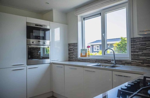 Oost-Graftdijk House | Spacious 5-Bedroom House with Pool for Up to 10 Guests