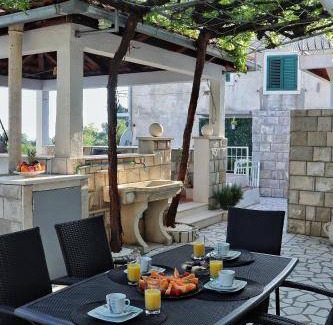 Trsteno Villa | Spacious 2-Bedroom Villa for Up to 6 Guests