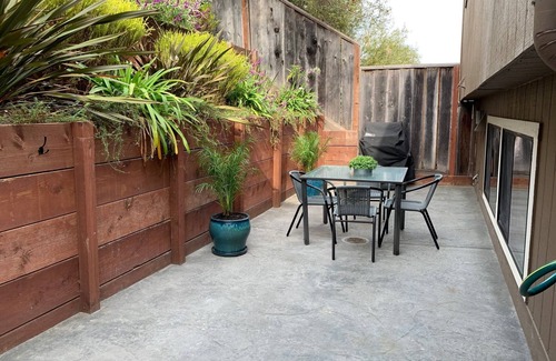 Capitola Condo | Steps to the Sand: Ocean View Condo with Pool & Spa