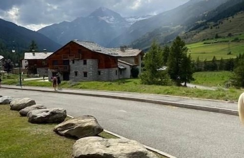 Val Cenis Apartment | Convenient Stay in Val Cenis with Pool, Spa & Balcony
