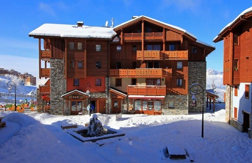 Prapoutel Apartment | Cozy Retreat near Les 7 Laux with Balcony and Spa