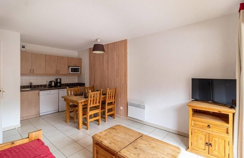 Les Orres Apartment | Ideal Retreat: Scenic Views, Pool & Spa Near Resort Center