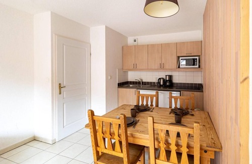 Les Orres Apartment | Ideal Retreat: Scenic Views, Pool & Spa Near Resort Center