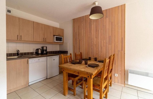 Les Orres Apartment | Ideal Retreat: Scenic Views, Pool & Spa Near Resort Center
