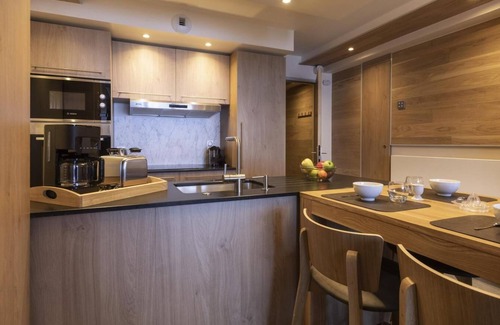 Lanslevillard Apartment | Convenient Hotel with Pool, Spa & Balcony Near Resort Center