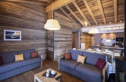 Lanslevillard Apartment | Modern Retreat: Fitness, Pool & Spa Near Resort Center