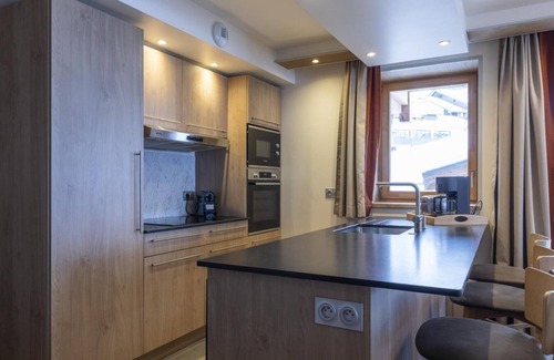 Lanslevillard Apartment | Modern Retreat: Fitness, Pool & Spa Near Resort Center