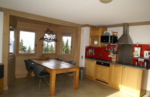Prapoutel Apartment | 150m from resort center, terrace, balcony, parking, ski locker, 60m², Les 7 Laux