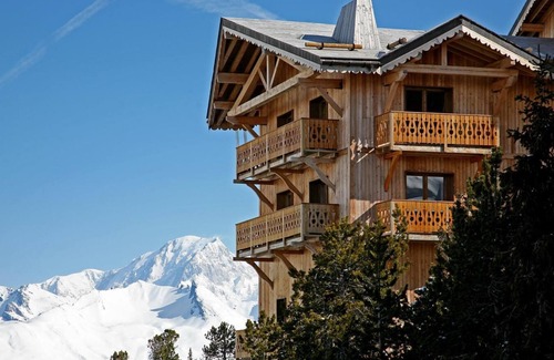 Arc-2000 Apartment | 150m from ski slopes, fitness, swimming pool, sauna, fireplace or stove, tv, ski locker, 200m²