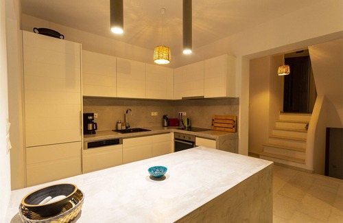 Maragas Villa | Experience Oceanfront Bliss with Pool & Spectacular Views