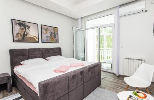 Old Town Apartment | Spacious 150sqm Apartment, Perfect for Group Getaways