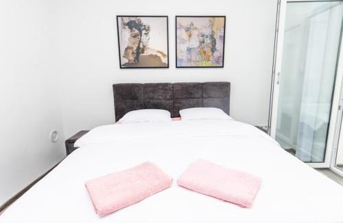 Old Town Apartment | Spacious 150sqm Apartment, Perfect for Group Getaways