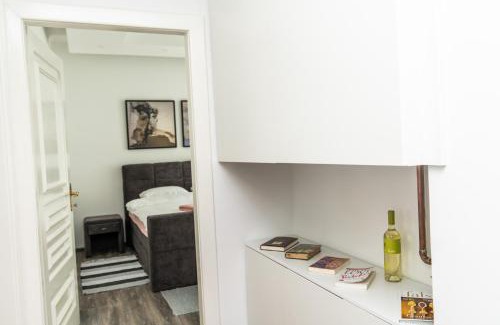 Old Town Apartment | Spacious 150sqm Apartment, Perfect for Group Getaways