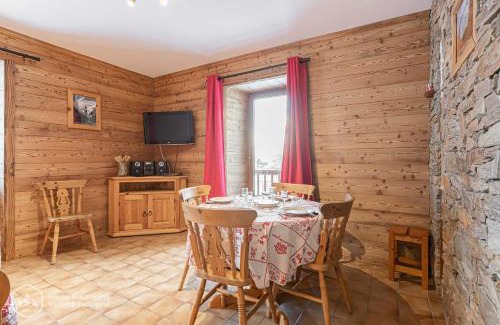 Lanslevillard Apartment | Pet-Friendly Retreat at 153 Rue des Rochers with Ocean View