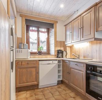 Lanslevillard Apartment | Pet-Friendly Retreat at 153 Rue des Rochers with Ocean View