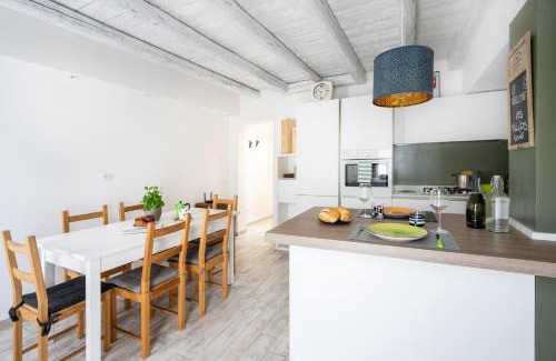 Favaro Veneto Apartment | Pet-Friendly Haven: 153 Tulips Home with a 9/10 Rating