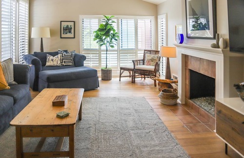 Solana Beach Apartment | Spacious 3-Bedroom Apartment with Ocean View & Pool