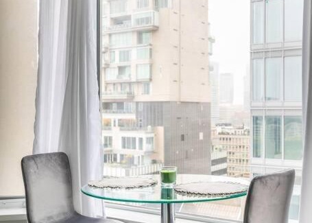 Bloor-Yorkville Apartment | Modern Studio Retreat in Yorkville - Pet & Child Friendly