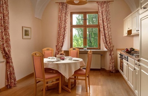 Bad Griesbach im Rottal Apartment | Spacious 2-Bedroom Apartment with Spa & Kitchen Amenities