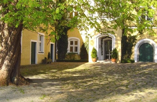 Bad Griesbach im Rottal Apartment | Spacious 2-Bedroom Apartment with Spa & Kitchen Amenities