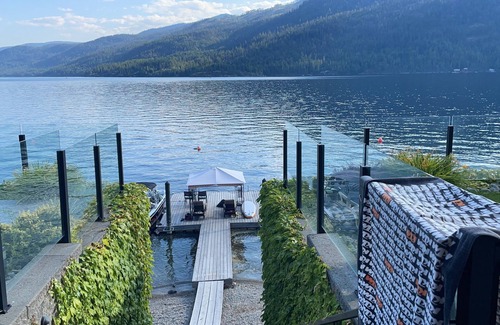 Christina Lake House | Riverside Retreat: Pet & Child Friendly 2-Bed Suite