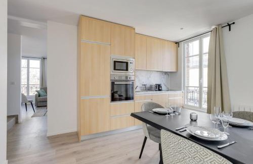 Quartier de la Salpetriere Apartment | Discover Suite Sacha - Ideal Duplex Retreat in Paris