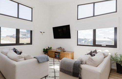 Jindabyne House | Discover 15 Jagungal: Family-Friendly Retreat Awaits