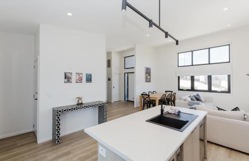 Jindabyne House | Discover 15 Jagungal: Family-Friendly Retreat Awaits