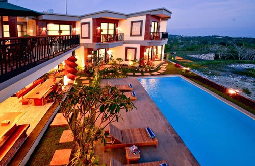 Pecatu Villa | 15BR Villa in Uluwatu: Steps from Topan Beach Escape