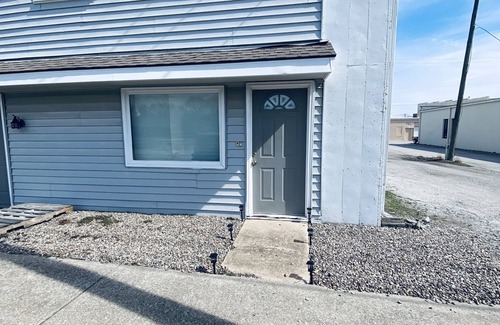 Grain Valley Apartment | Ideal Location: Walk to Bars, Close to Stadiums & Amenities