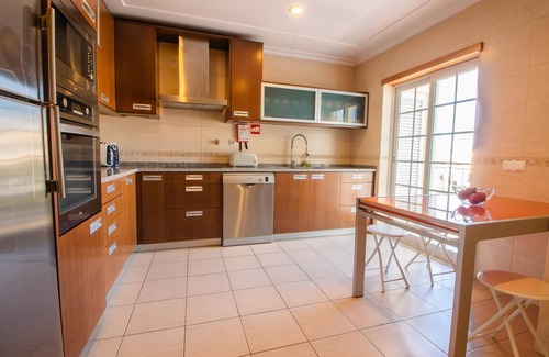 Urbanizacao dos Calicos House | Experience Comfort Near Albufeira Old Town with Free WiFi