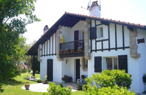 Ciboure Apartment | Relaxing Apartment in Basque Villa: Walk to the Beach