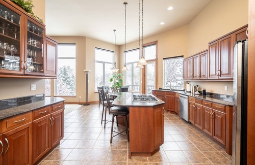 Gonor Station House | Spacious 5-Bedroom Executive Home in East St Paul