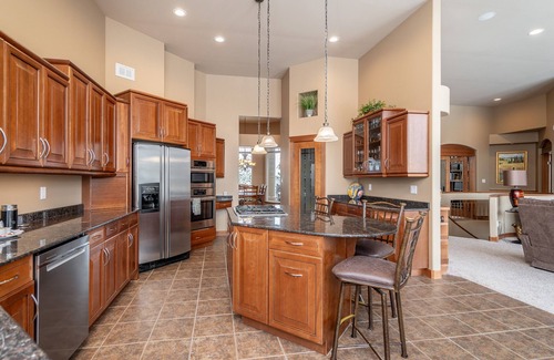 Gonor Station House | Spacious 5-Bedroom Executive Home in East St Paul