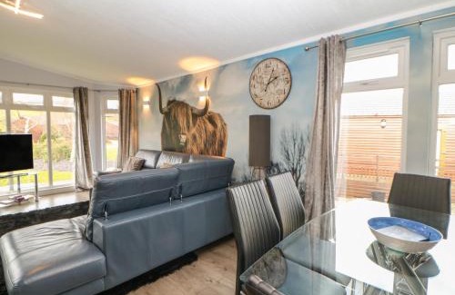 Tunstall House | Inviting 16 Badgers Retreat: Pet-Friendly with High Ratings