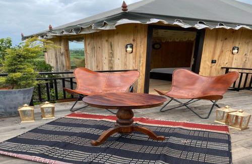 Hosur Resort | Pet-Friendly 16 Bedouin: Pool, Restaurant & Breakfast Awaits