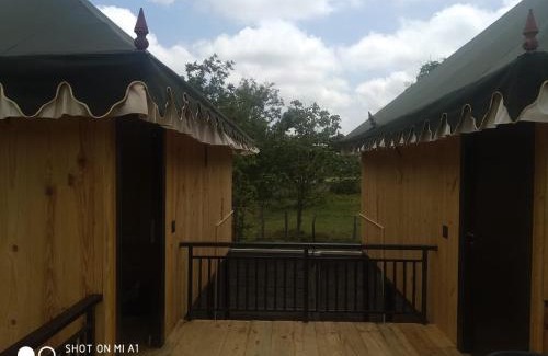Hosur Resort | Pet-Friendly 16 Bedouin: Pool, Restaurant & Breakfast Awaits