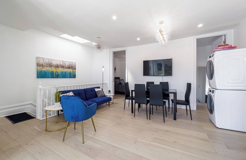 Crown Heights House | 16 Bedroom Fourplex Close to The train - Huge Decks - sleeps 32