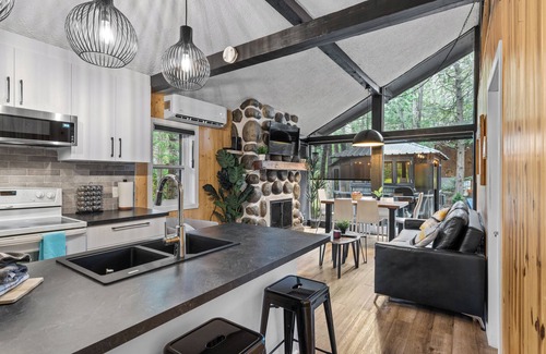 Sainte-Lucie-des-Laurentides Ski Chalet | Relax at Le Petit Caribou: Spa Chalet by the Beach
