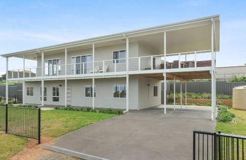 Middleton House | Pet-Friendly Retreat at 16 Chapman Rd with Free Wi-Fi