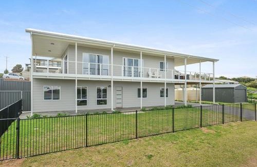 Middleton House | Pet-Friendly Retreat at 16 Chapman Rd with Free Wi-Fi