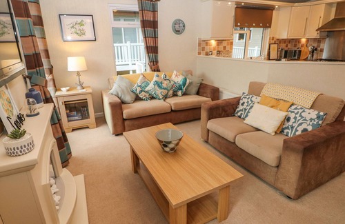 Amroth Cottage | Pet-Friendly Retreat with Garden in Kilgetty