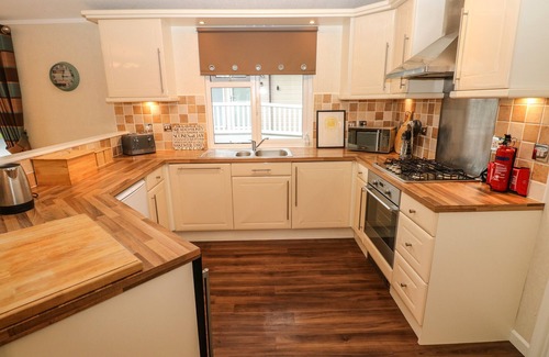 Amroth Cottage | Pet-Friendly Retreat with Garden in Kilgetty