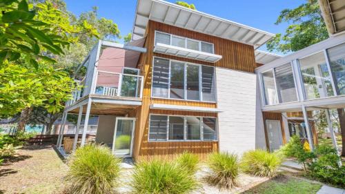 Hawks Nest House | Discover Family-Friendly Stays at 16 Kururma Crescent
