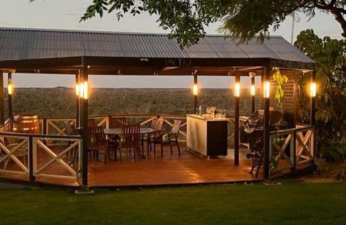 Waikerie House | Delightful 3-Bedroom House for 6 Guests – Pet Friendly Stay