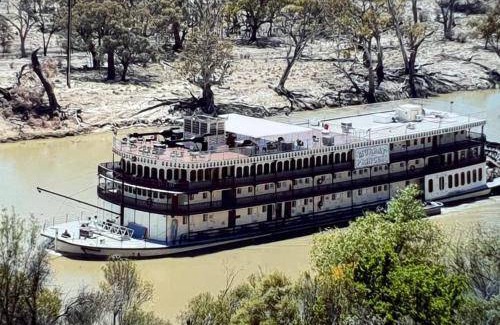 Waikerie House | Delightful 3-Bedroom House for 6 Guests – Pet Friendly Stay