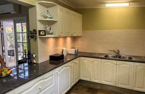 Waikerie House | Delightful 3-Bedroom House for 6 Guests – Pet Friendly Stay